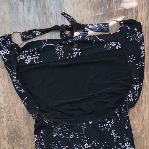 Chic Black Floral Backless Dress - Picture 4 of 10